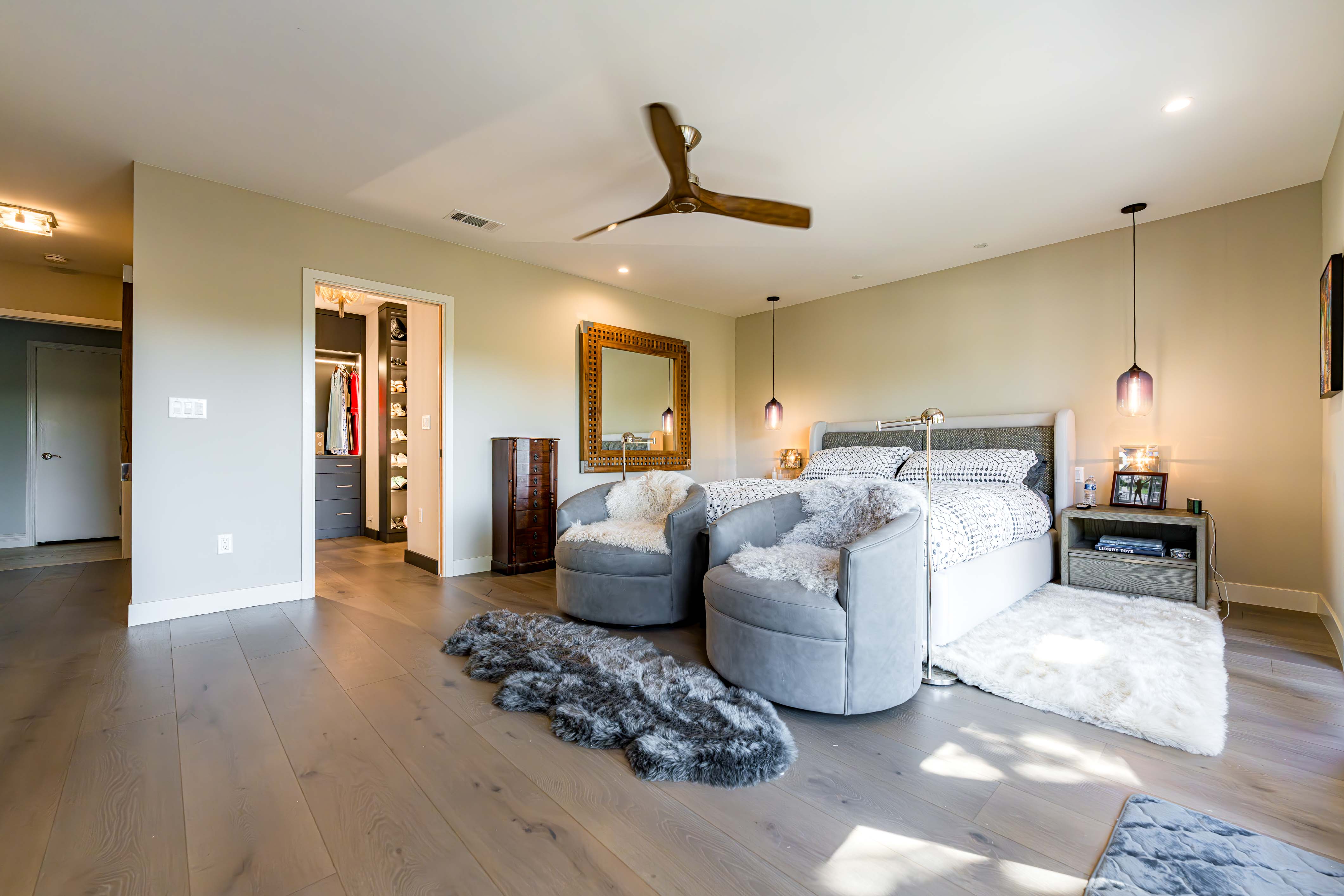Woodland Hills Master Suite 25