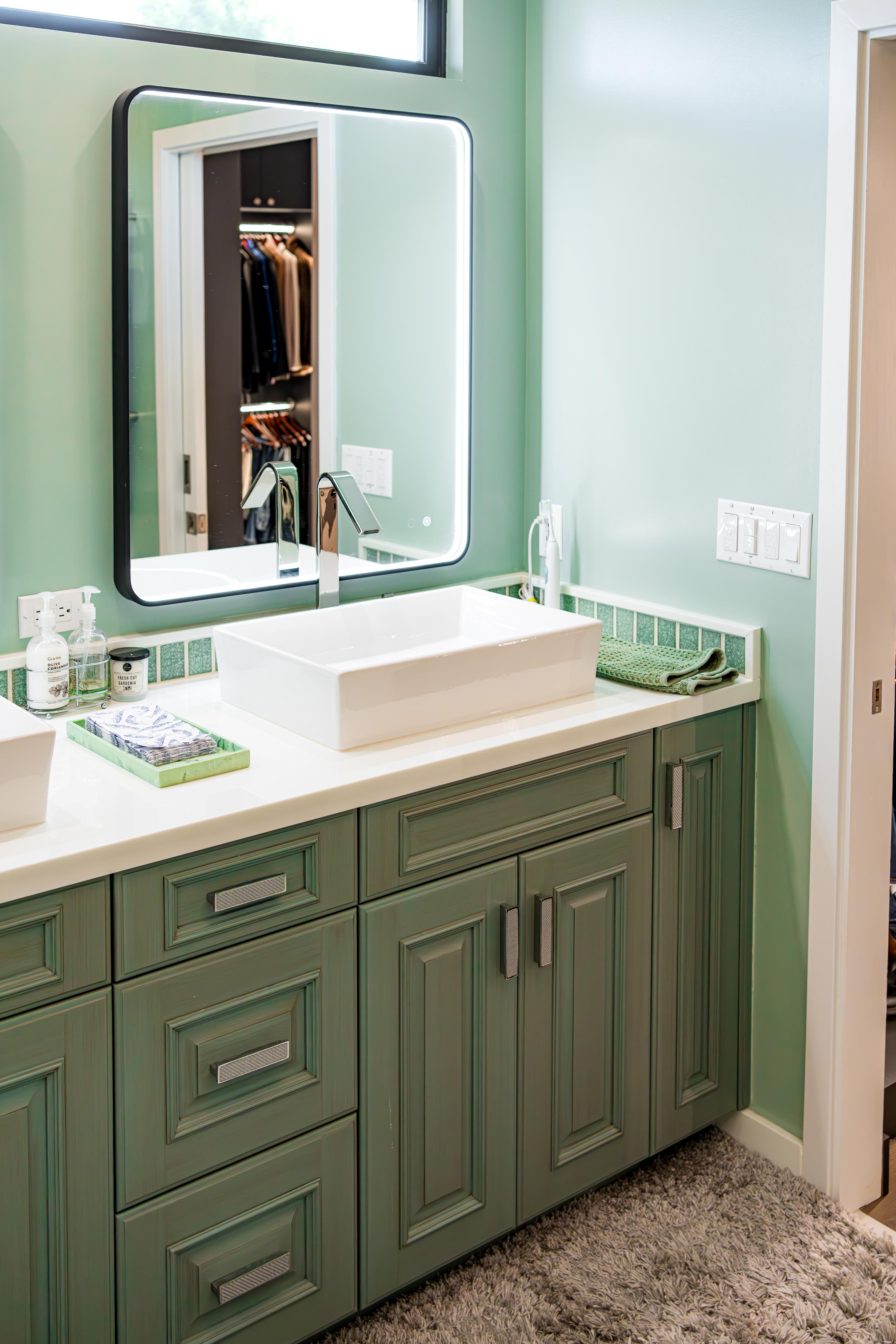 Woodland Hills Master Suite 49
